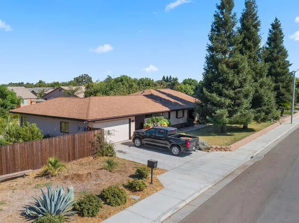 2912 S Santa Fe Street, Visalia, CA 93292
