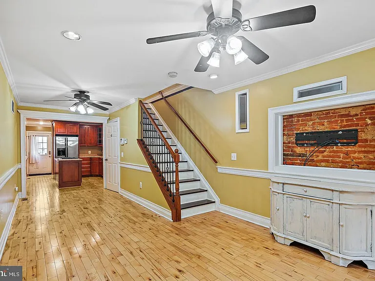 1723 Clarkson St — Photo 3