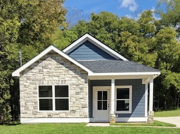 1203 E End St #A, Columbia, TN 38401