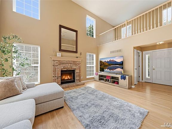 3rd image of 630 Cascade Lake Dr