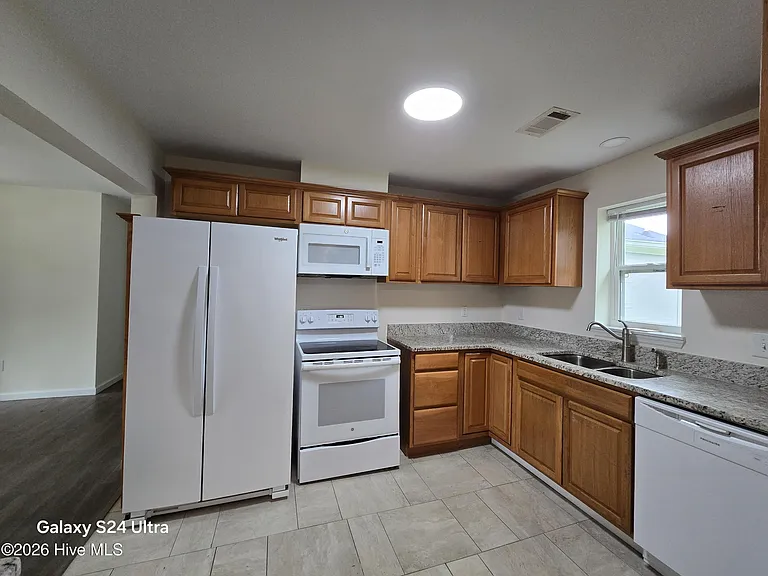 1321 Cherry Ave — Photo 4