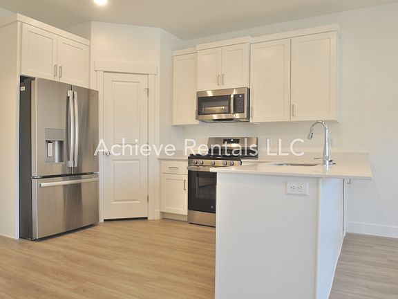 5th image of 208 W 3175 S