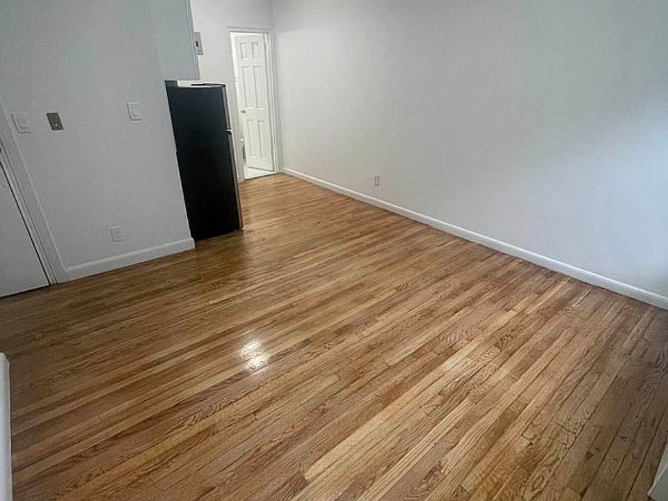 2nd image of 212 E 26th St APT 3A