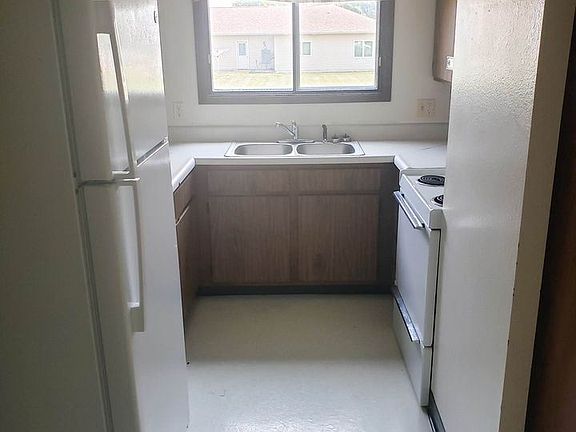 2nd image of 303 N 3rd St #10596650
