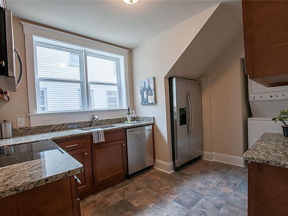 Spacious Modern Kitchen