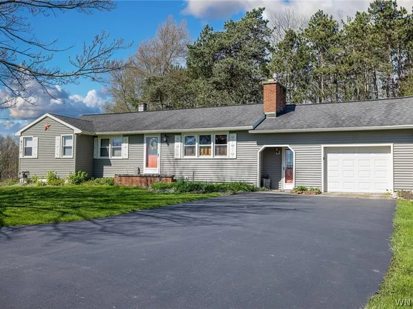 8730 Lovers Lane Rd, Corfu, NY 14036