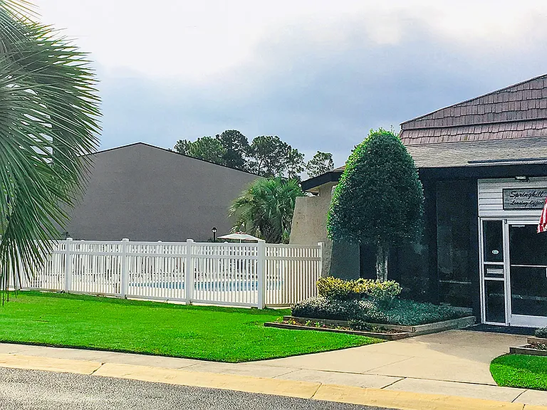 Spring Hill Apartments — Photo 9