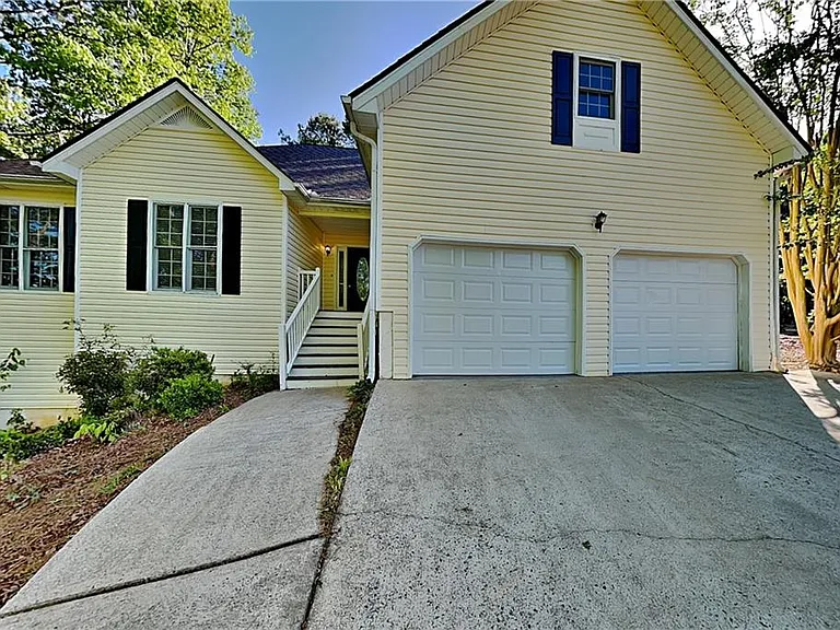 755 Abbington Ln — Photo 1