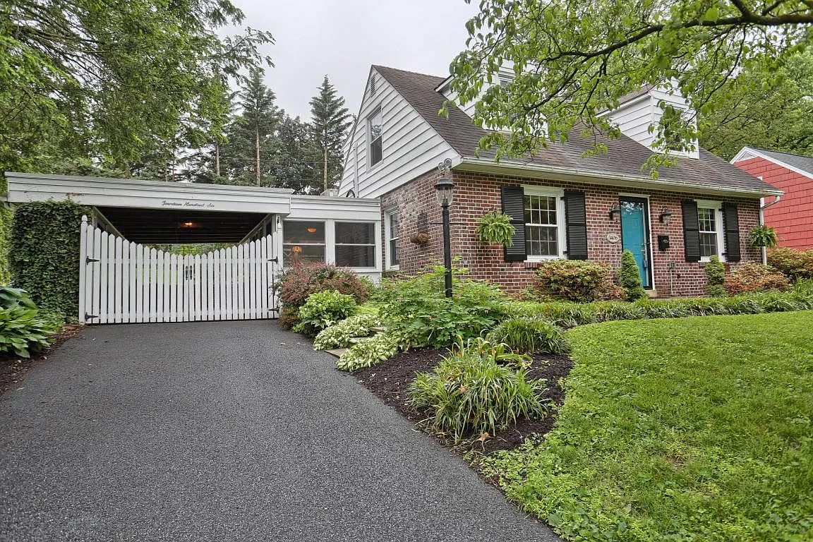 1406 Springside Dr photo 1