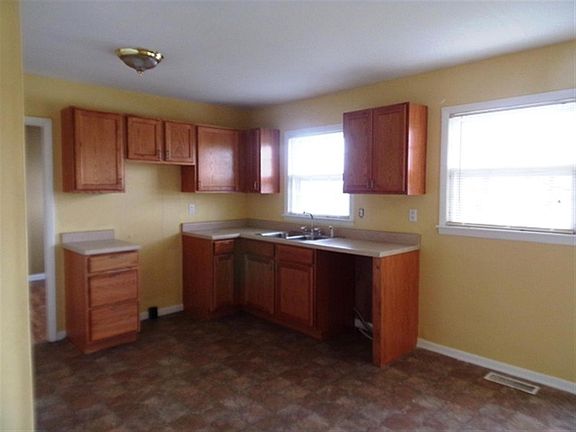 5th image of 70 Glendale Dr