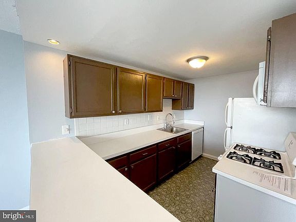 5th image of 4600 Duke St APT 1500