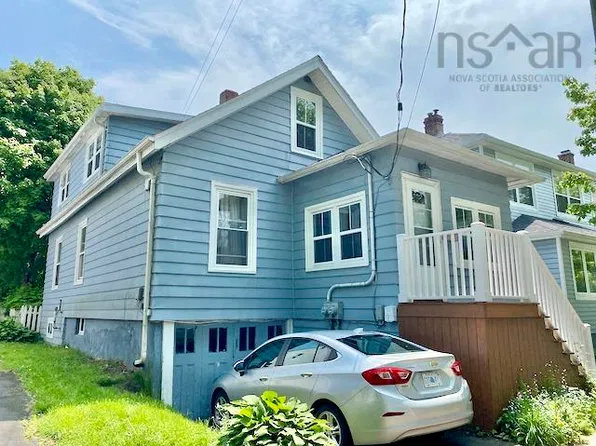 2031 Kline St, Halifax, NS B3L 2X4