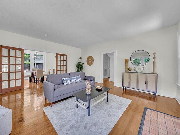 4th image of 832 Fairmount Ave