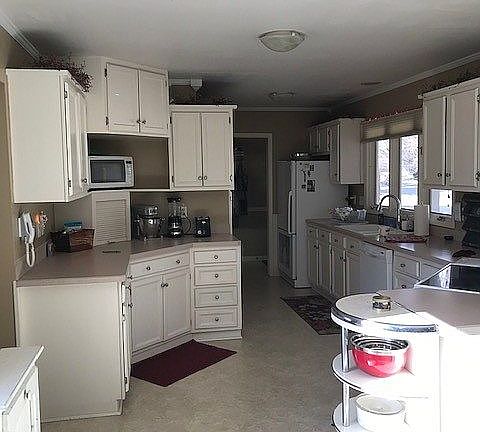 3rd image of 736 Park Ln