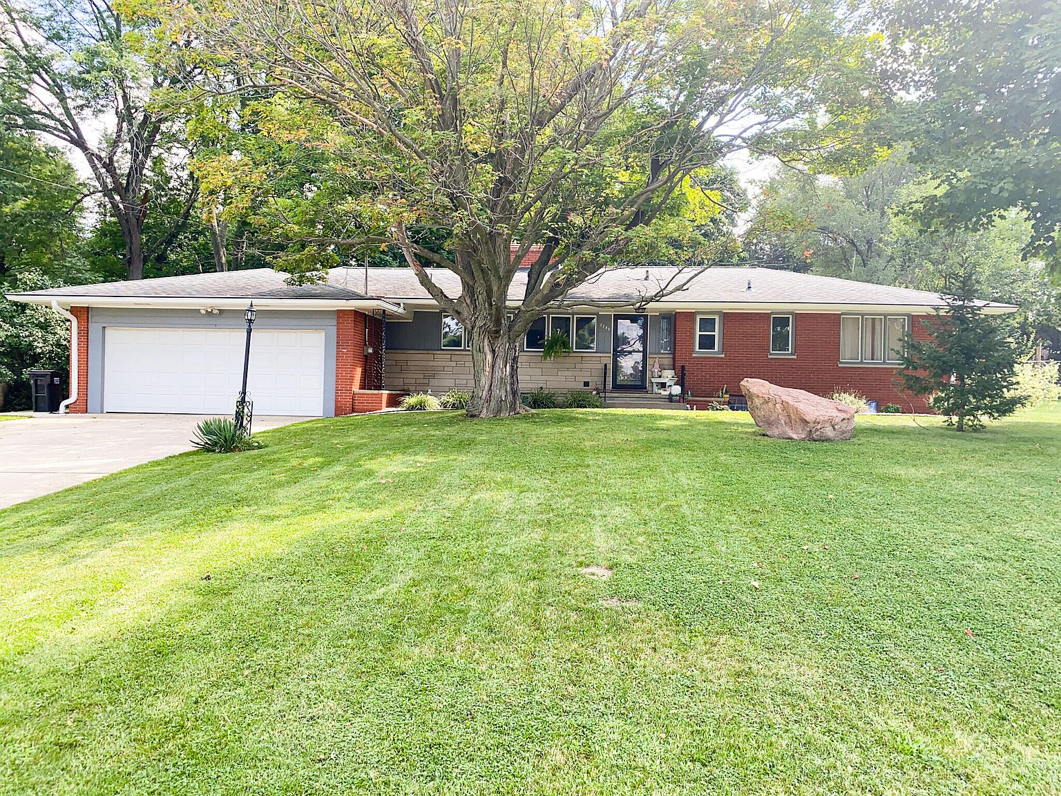 2285 Maple Dr, Jackson, MI 49203 Zillow