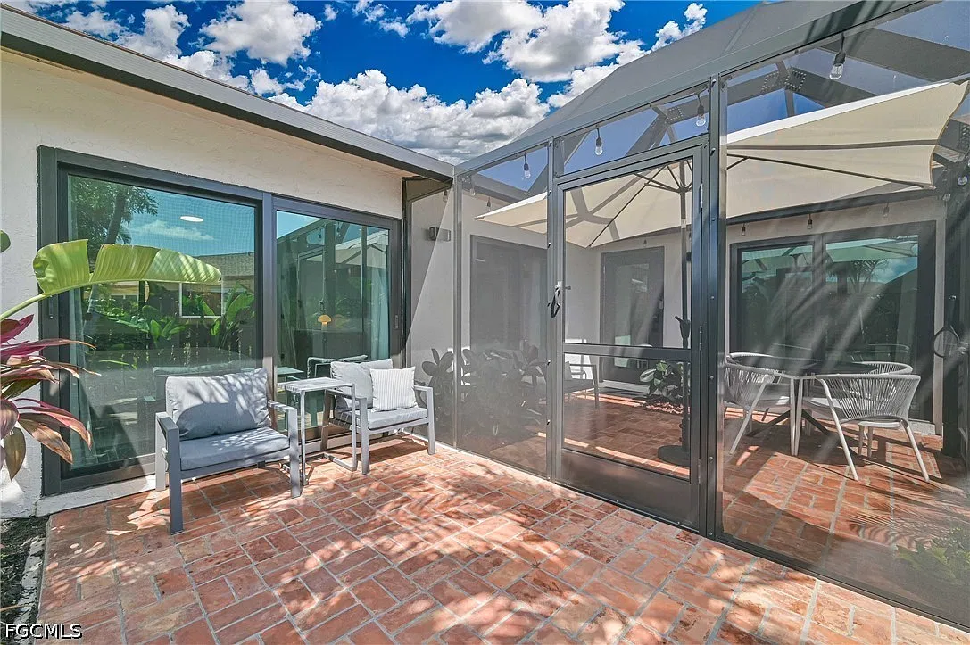 2 bed, 2.0 bath, 1006 sqft, $3,800 — Photo 2