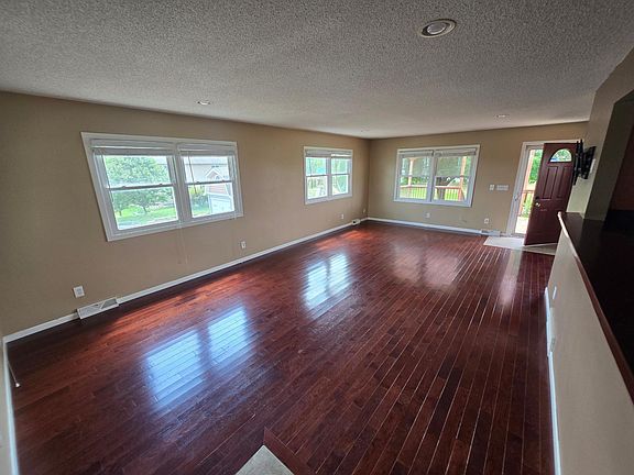 3rd image of 20483 Hamburg Ave