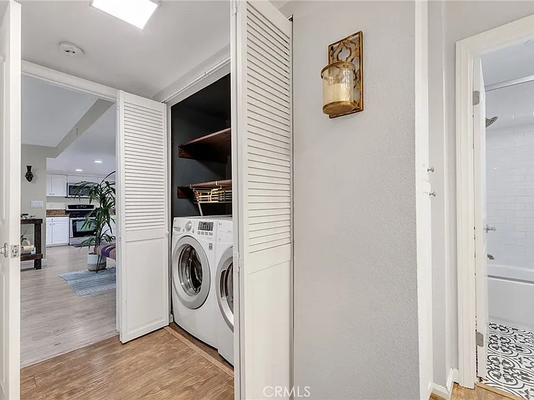 5009 Woodman Ave #108 — Photo 12