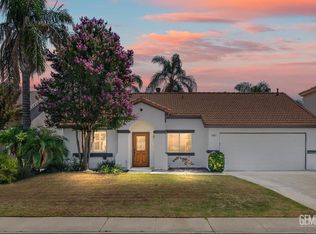 8617 Lighthouse Dr, Bakersfield, CA 93312