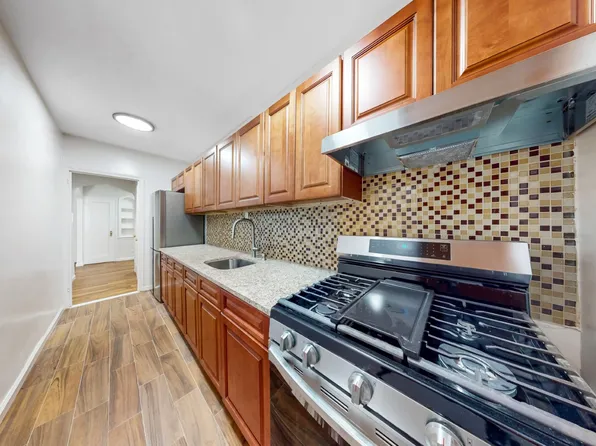 385 Argyle Road image 8 of 13