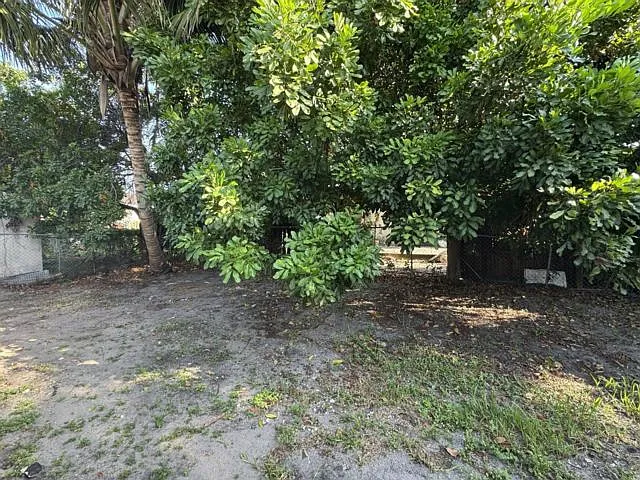 2881 NW 11th Pl — Photo 11
