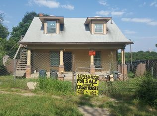 900 Ash Crescent St, Fort Worth, TX 76104