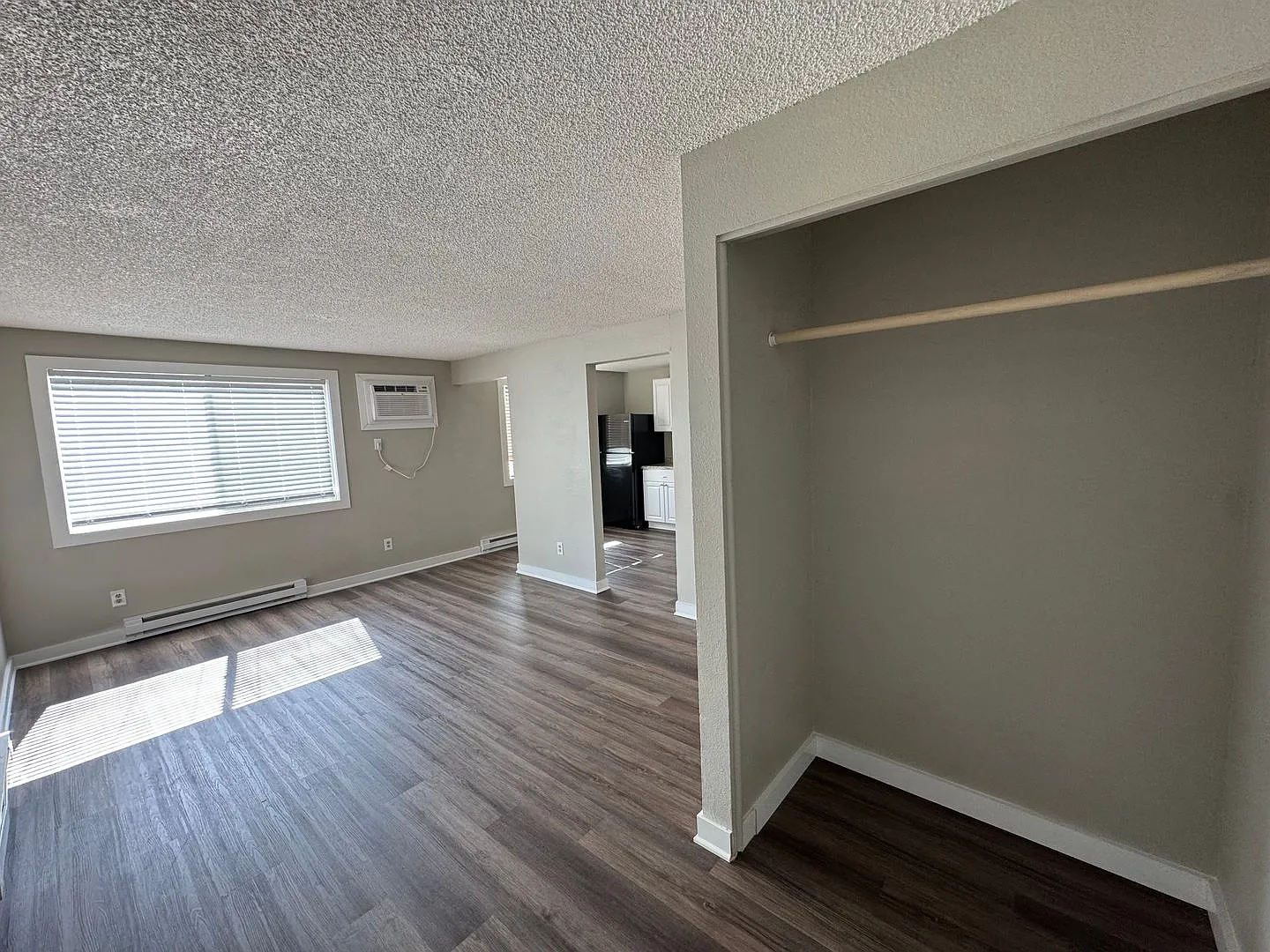 Cozy 2bd/1ba North West Apartment | On-Site Laundry | Pet Friendly | Off-Street Parking | Avail U... — Photo 3