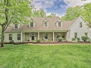 8570 Chase Dr, Chagrin Falls, OH 44023