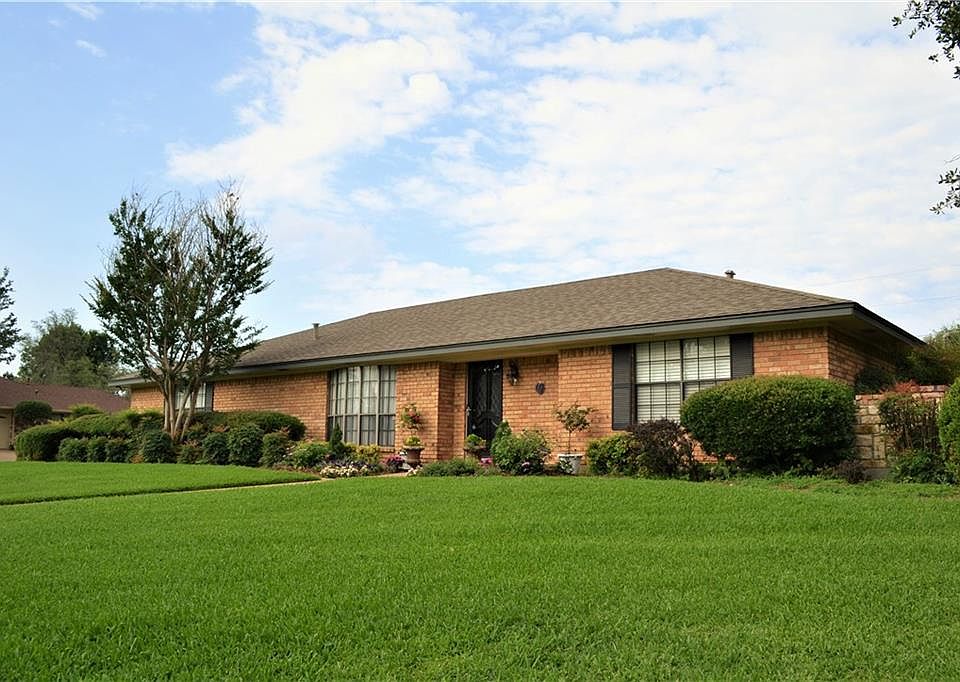 1st image of 1006 Hyde Park Blvd
