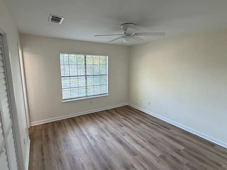 2434 Dundee Dr — Photo 9