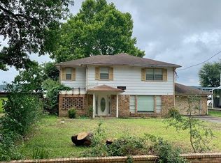 260 Kickapoo Dr, Livingston, TX 77351