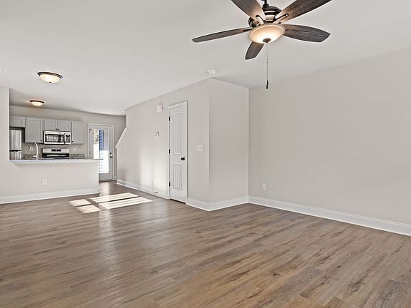 4th image of 109A N 6th St