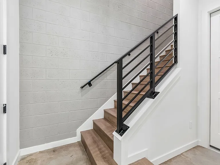 1218 E Kay St #14 — Photo 8