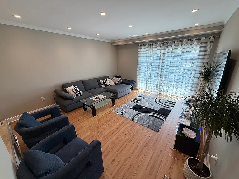 36 Broadlawn Park #1 — Photo 1