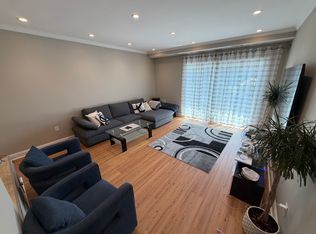 36 Broadlawn Park #1, Chestnut Hill, MA 02467