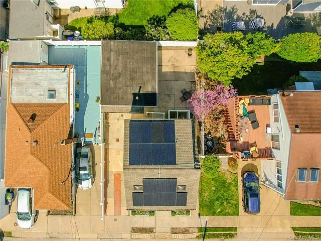 23 Garden City Ave — Photo 4