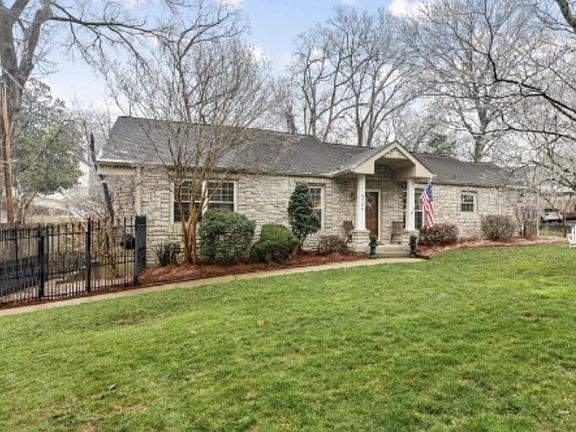 4th image of 3724 Woodmont Ln