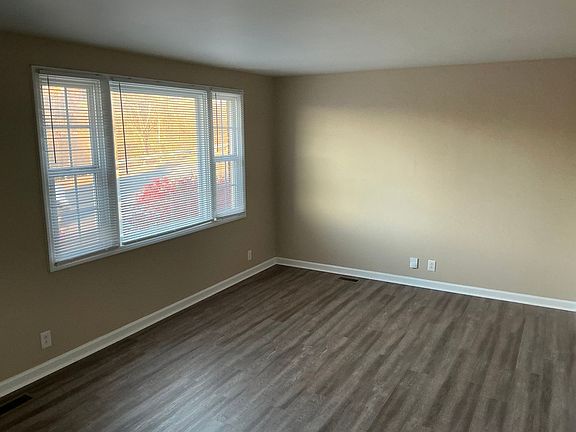 5th image of 220 Crossland Ave