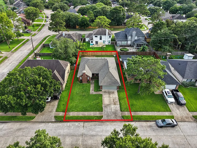 15834 Constitution Ln — Photo 32