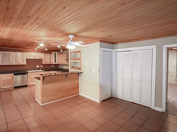 2nd image of 714 W 24th St #714