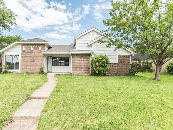 3rd image of 2707 Poteet Dr