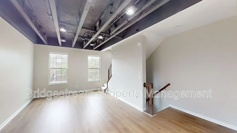 2 bed, 1.5 bath, 1216 sqft, $2,095 — Photo 3