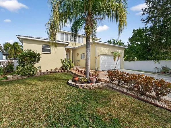 901 Shagos Dr, Apollo Beach, FL 33572