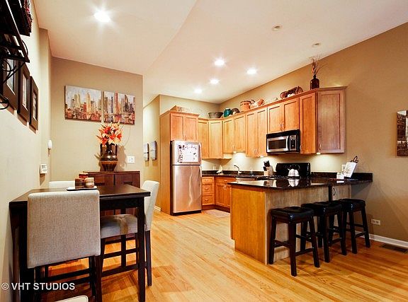 5th image of 1140 W Wellington Ave #1