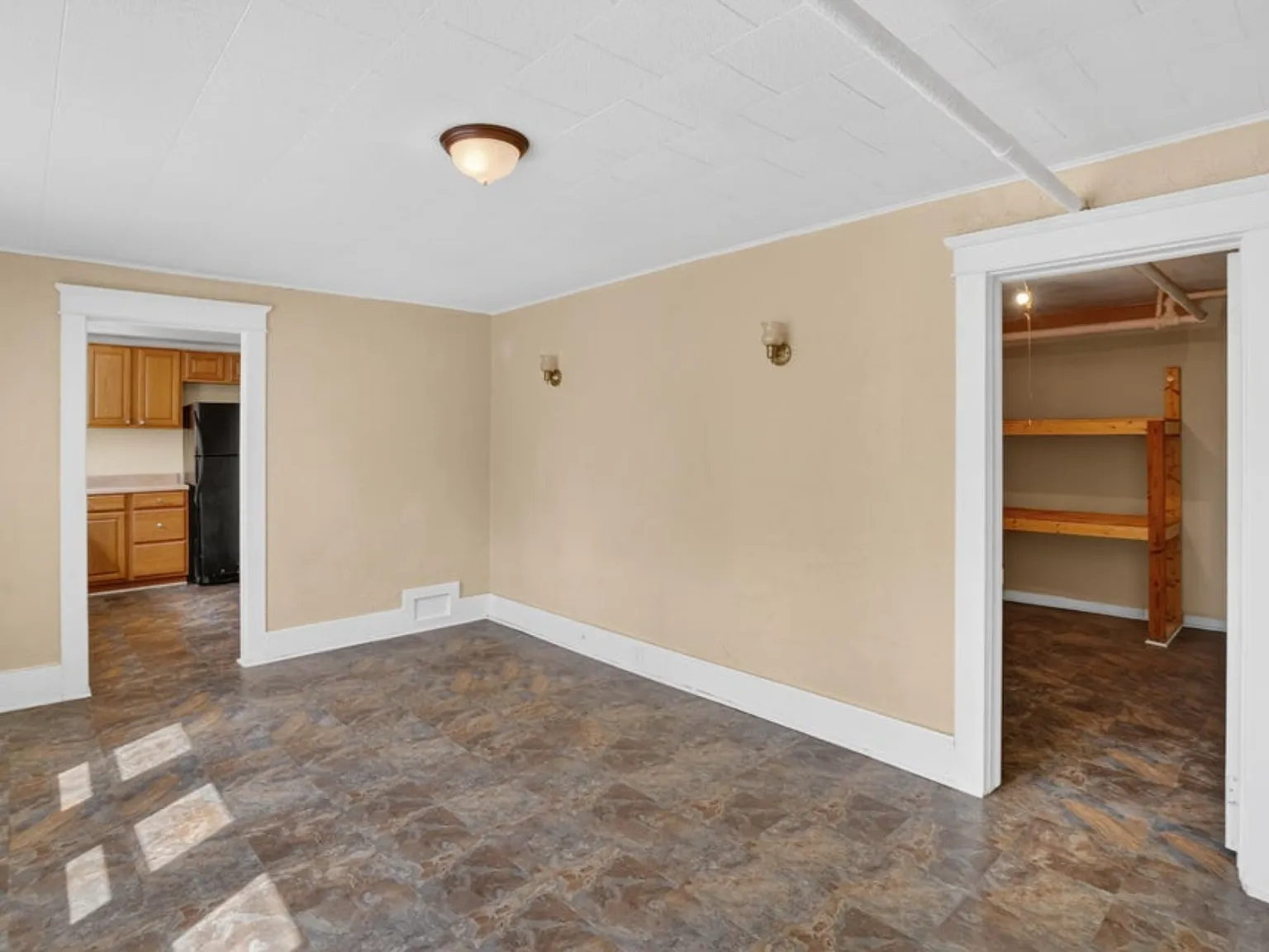 1 bed, 1.5 bath, 1000 sqft, $1,000 — Photo 2