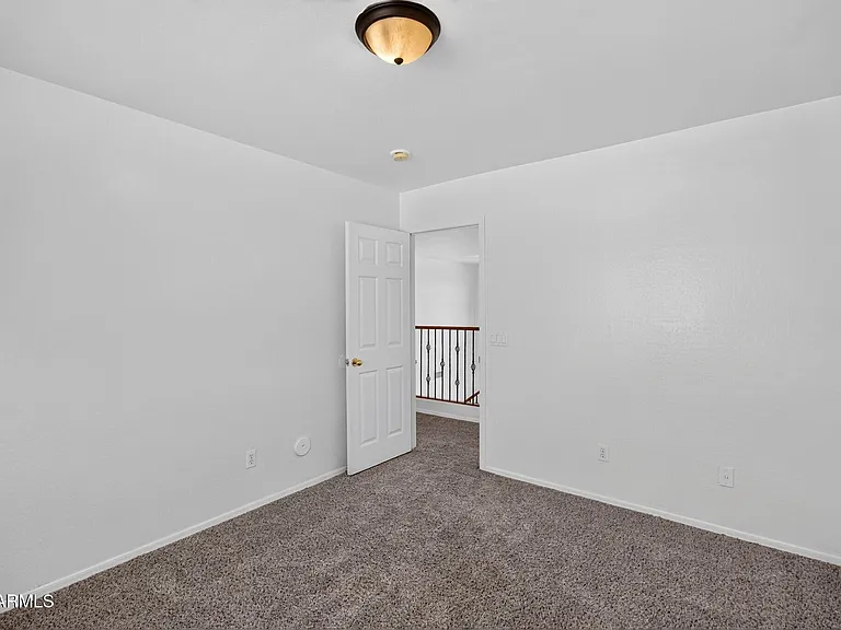 7823 S 48th Ln — Photo 30