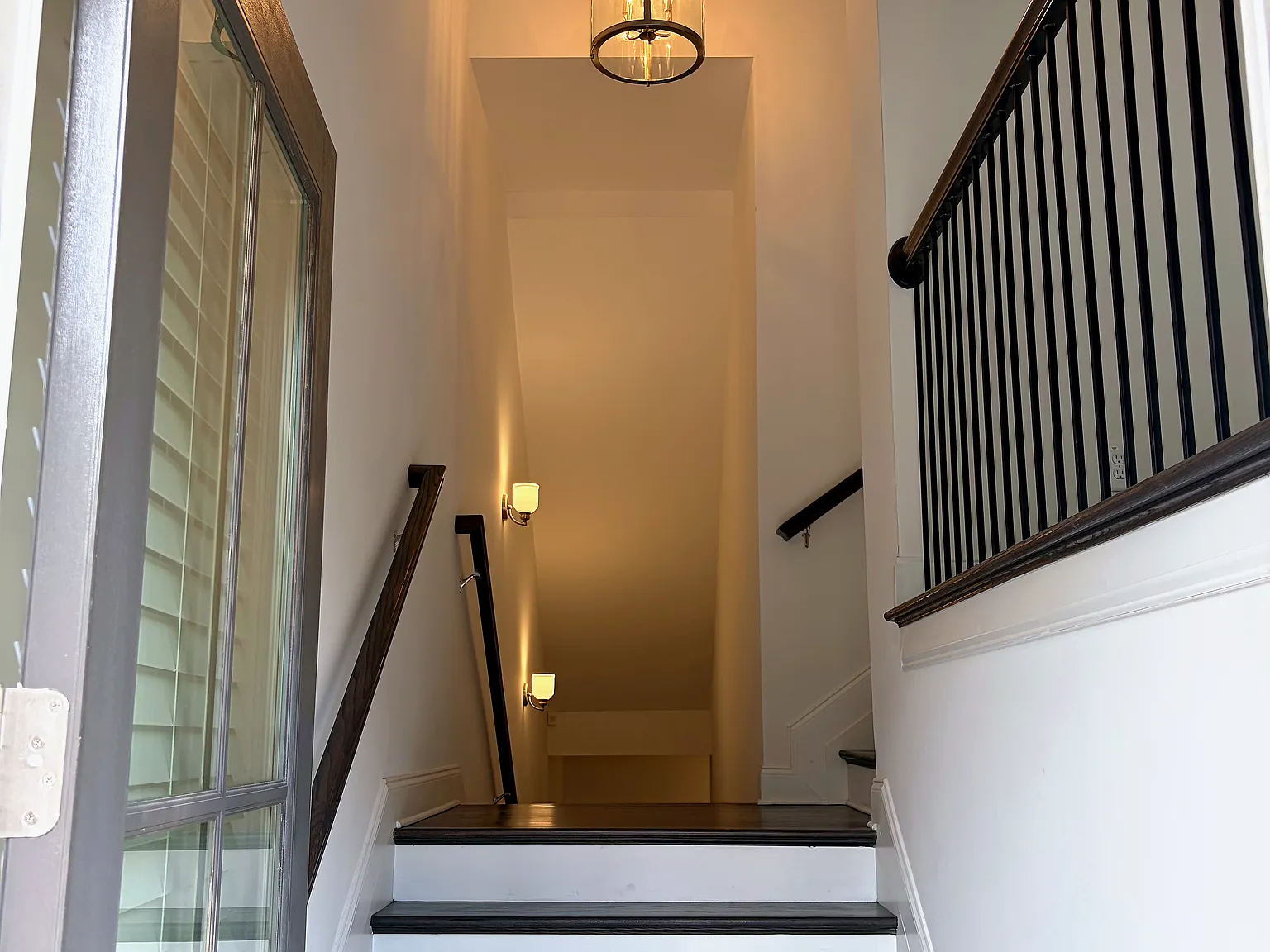 3 bed, 3.5 bath, 3360 sqft, $3,590 — Photo 3