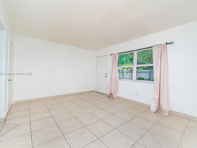 520 SW Krome Ter #1 — Photo 16