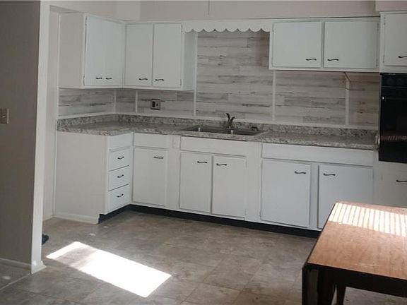 5th image of 611 Dannie Dr