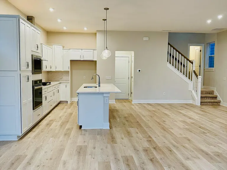 812 Templeton Dr — Photo 4